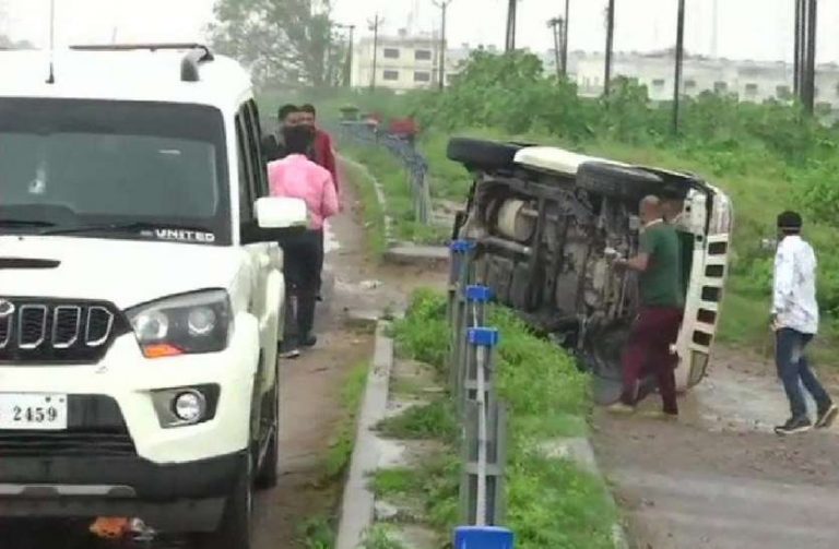 भैसों के सामने आने से पलटी गाड़ी, पिस्टल छीन कच्चे रास्ते से भाग रहा था विकास दुबे: यूपी STF
