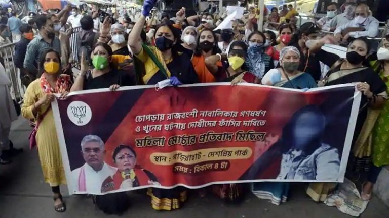 बंगाल में जिस 16 साल की लड़की के रेप को पुलिस ने कहा हत्या, अब उसी के पिता और 2 भाइयों को किया अरेस्ट