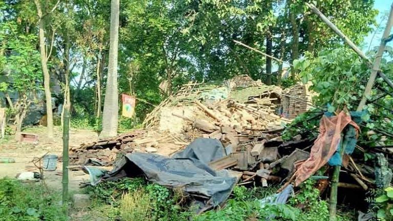 पश्चिम बंगाल: घर में बम बनाने के दौरान हुआ विस्फोट, महारुल शेख और तफुल शेख की मौत, 5 अन्य घायल