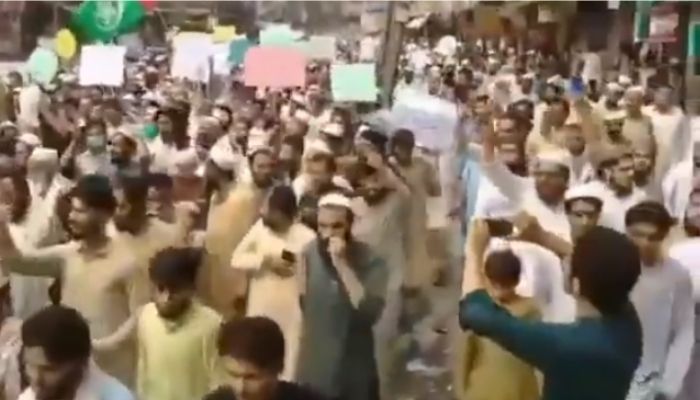 पैगंबर की निंदा करने पर बीच कोर्ट में मारी गोली, हत्यारे के समर्थन में सड़कों पर उतरे हजारों लोग: नया पाकिस्तान