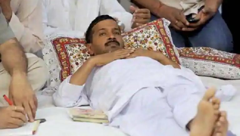 दिल्ली: भारी बारिश से गिरी CM हाउस की छत, सुरक्षित हैं अरविंद केजरीवाल