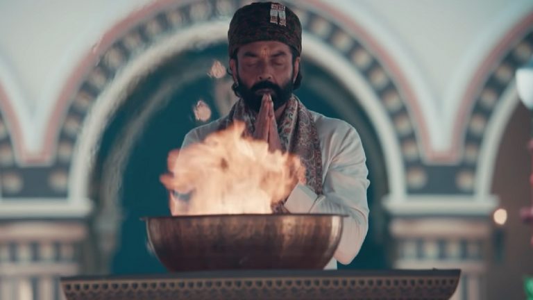 बाबा, लड़कियाँ, बलात्कार और हत्या: प्रकाश झा के ‘आश्रम’ में हिन्दुओं को बदनाम करने के लिए सब कुछ