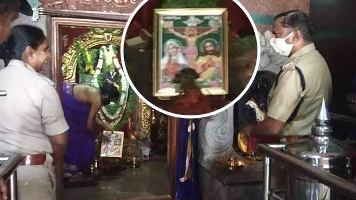 कर्नाटक में अंजनेय स्वामी मंदिर में जीसस-मैरी की तस्वीर लगाने का वायरल क्लेम: पुलिस और पुजारी ने किया दावे को ख़ारिज