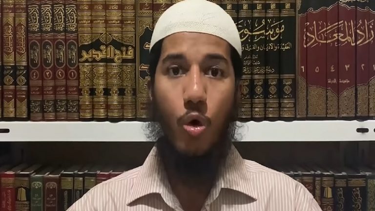 महिलाएँ टाइट कपड़े न पहनें, गैर-इस्लामी को जकात न दें, जन्म लेने वाला हर बच्चा इस्लाम धर्म का: जाकिर नाइक का भी ‘बाप’ है उसका बेटा