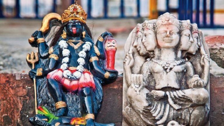 मंदिर में हिन्दू देवी-देवताओं की प्रतिमाओं को किया क्षतिग्रस्त, आगरा में प्रदर्शन: नई प्रतिमाएँ स्थापित कराएगा प्रशासन