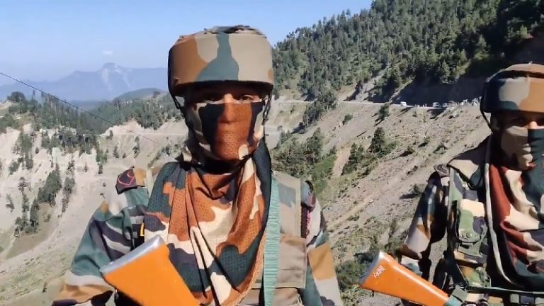 LOC पर राइफलधारी महिलाएँ, पहली बार कर रहीं भारत-पाक सीमा की सुरक्षा: देखें वायरल हुआ Video