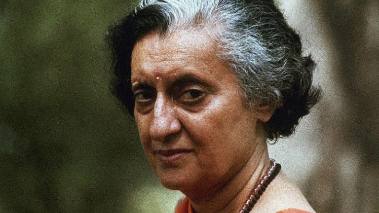 इंदिरा गाँधी बाबर की कब्र पर गईं, सिर झुकाया और बोलीं – ‘मैंने इतिहास को महसूस किया…’