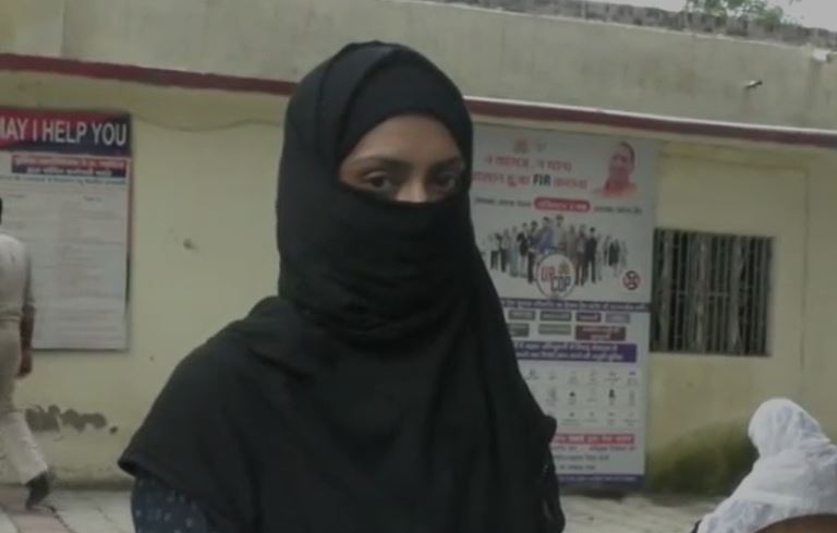 भारत के कानून को भूल जाओ, सिर्फ़ शरिया को मानो: फरियाद लेकर थाने पहुँची तीन तलाक पीड़िता से दारोगा मंसूर अहमद