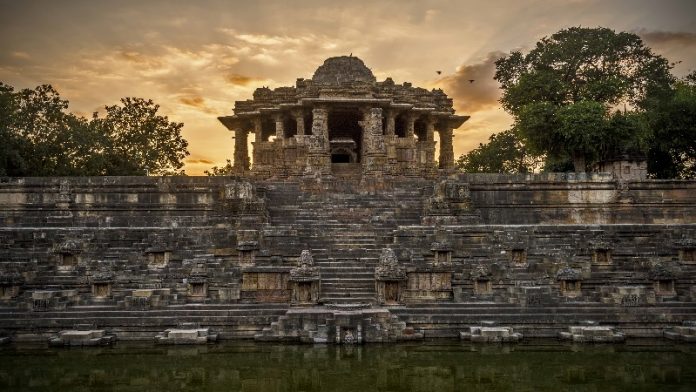गुजरात, मोढेरा सूर्य मंदिर