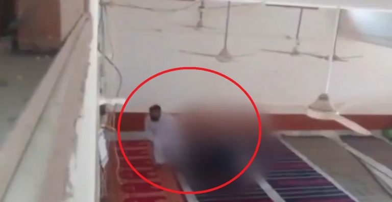 मस्जिद में कुरान पढ़ती बच्ची से रेप का Video आया सामने, मौलवी फरार: पाकिस्तान के सिंध प्रांत की घटना