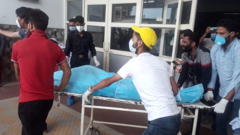जम्मू-कश्मीर: कुलगाम में BJP नेता और सरपंच सज्जाद खांडे की आतंकियों ने की गोली मारकर हत्या