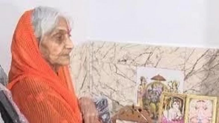 27 साल से कर रही थीं अपने राम को छत मिलने का इन्तजार, भूमिपूजन के बाद अब अन्न ग्रहण करेंगी 81 वर्षीय उर्मिला