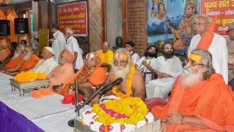 मंदिरों में 5000 SC/ST पुजारी, पिछड़े इलाकों में 1.25 लाख शिक्षण संस्थान: वामपंथियों के प्रोपेगेंडा को VHP का तमाचा