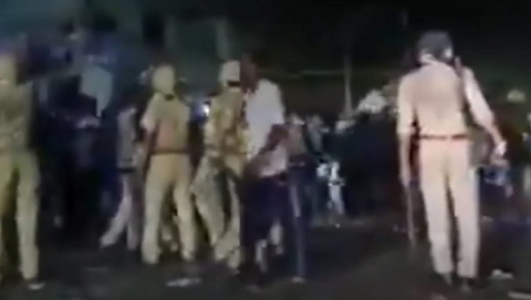 बिना परमिशन ताजिया ले जा रहे युवक को पुलिस ने पकड़ा, UP के बाराबंकी में बवाल, पत्थरबाजी: करनी पड़ी पीएसी तैनात