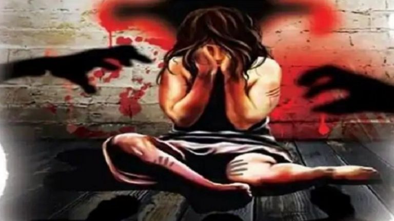16 साल की लड़की से गैंगरेप: मदद के नाम पर 30 लोगों ने लाइन में लगकर किया बलात्कार, Video वायरल