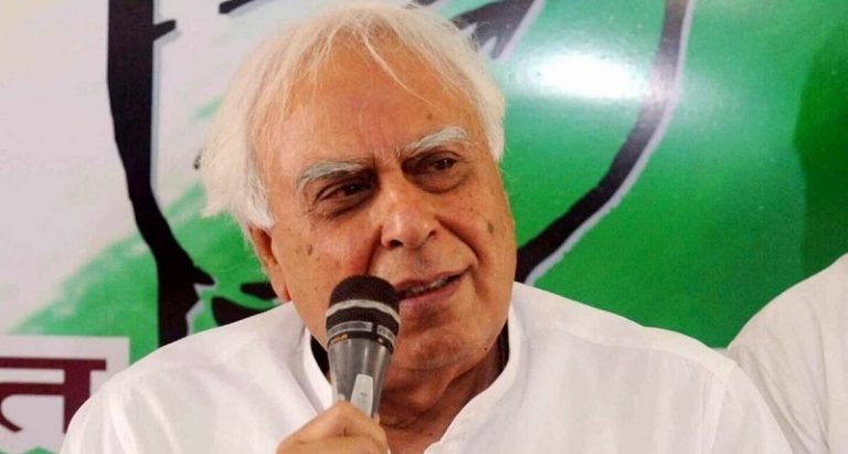 अपनों पर हमला करने में ऊर्जा बर्बाद न करें: जितिन प्रसाद का समर्थन कर कपिल सिब्बल ने कॉन्ग्रेस पर साधा निशाना