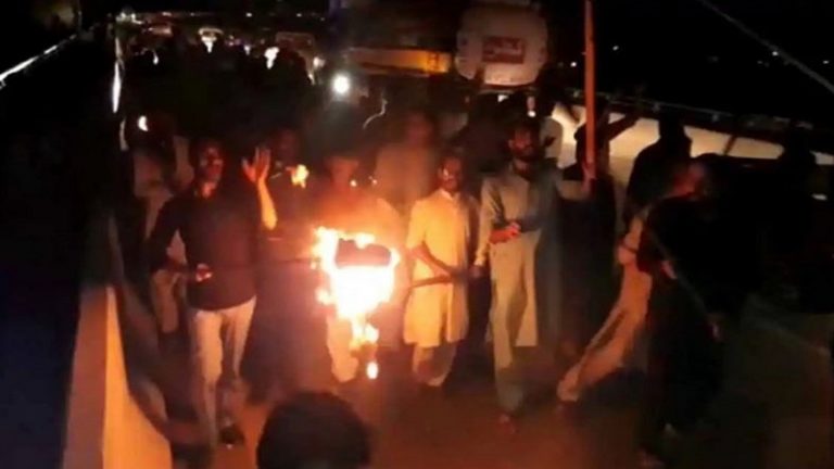 चीन से अपनी गन्दी होती नदियों को बचाने के लिए POK में लोगों ने निकाली मशाल रैली: हुआ भारी विरोध प्रदर्शन