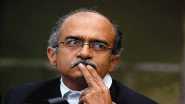 रिटायर्ड जज, ब्यूरोक्रेट्स उतरे प्रशांत भूषण के विरोध में: CJI को लिखा पत्र, कहा- ये लोकतांत्रिक संस्थाओं पर करते हैं आघात, सख्ती से आएँ पेश