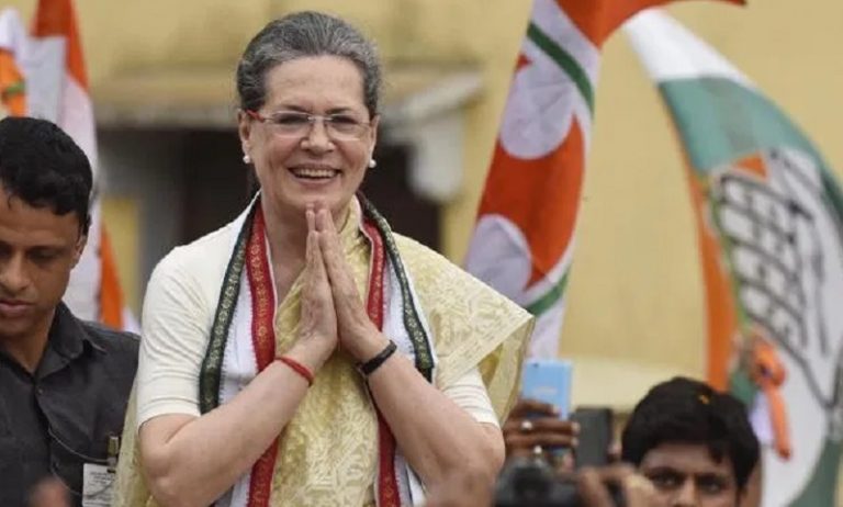 कुर्सी बचाकर बोलीं सोनिया- जो हुआ सो हुआ, राहुल को अध्यक्ष बनाने के लिए पार्षद ने खून से लिखी चिट्ठी