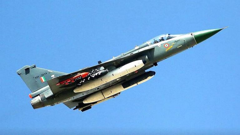 आतंकी गतिविधियों से निपटने के लिए IAF ने किए स्वदेशी फाइटर जेट तेजस पाक बॉर्डर पर तैनात