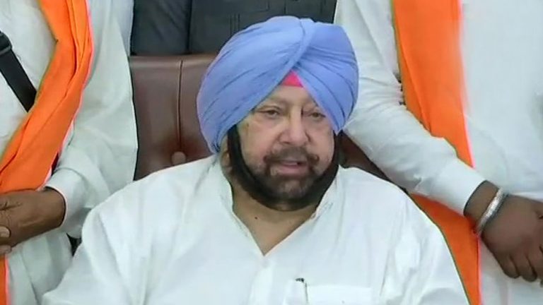 कॉन्ग्रेसी मुख्यमंत्री ने आग लगाने का किया बचाव, कहा – ‘हमारे पास ट्रैक्टर है, हम उसे आग लगाना चाहते हैं तो क्या परेशानी है’