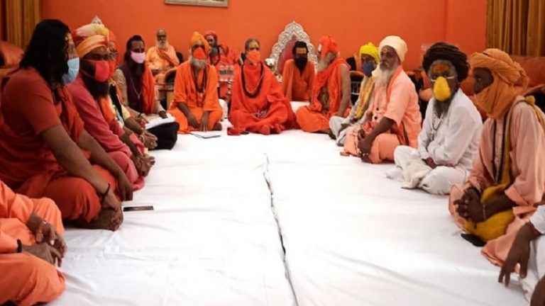 काशी-मथुरा की मुक्ति के लिए अखाड़ा परिषद का प्रस्ताव, कहा- बात से नहीं सुलझा मामला तो होगी कानूनी लड़ाई