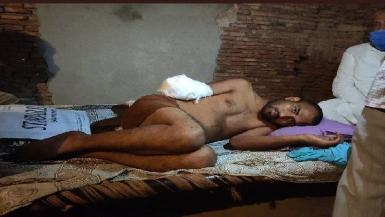 786 का टैटू देख काटा अखलाक का हाथ? जबकि आरोप नाबालिग के मुँह में लिंग घुसाने का है: लिबरल खेल रहे धर्म-कार्ड