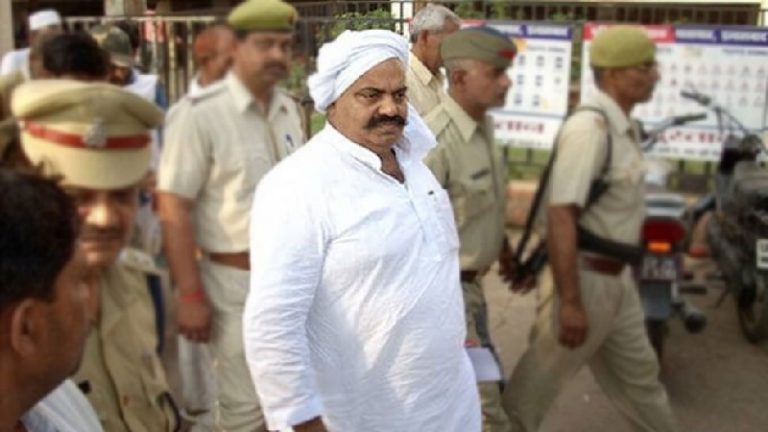 अतीक अहमद की पत्नी के नाम कोल्ड स्टोरेज पर चले 6 बुलडोजर: योगी सरकार ने 200 करोड़ से ज्यादा की संपत्ति को किया जमींदोज