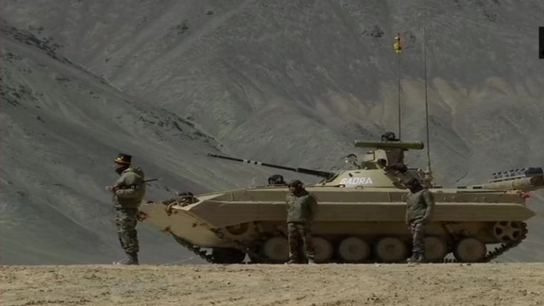 LAC पर T-90 और T-72 टैंकों की तैनाती, रात हो या दिन -40 डिग्री टेंपरेचर में भी मचा सकते हैं तबाही