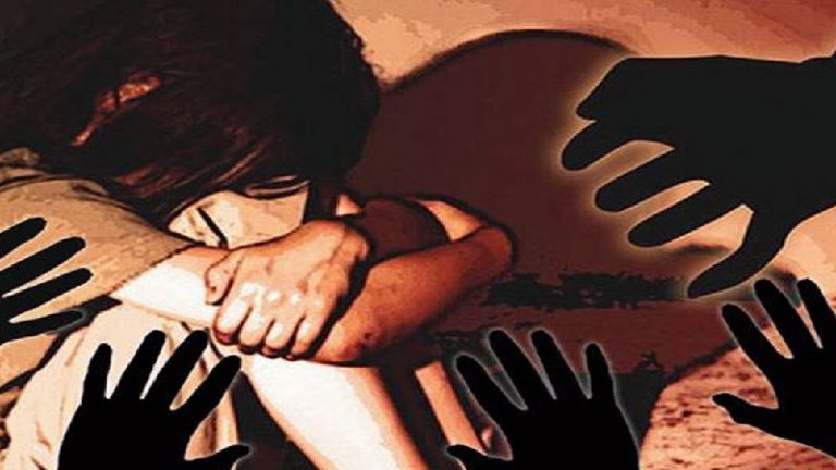 हाथरस की एक और बेटी ने तोड़ा दम: 6 साल की मासूम बच्ची से हुआ था रेप, इगलास SO सस्पेंड