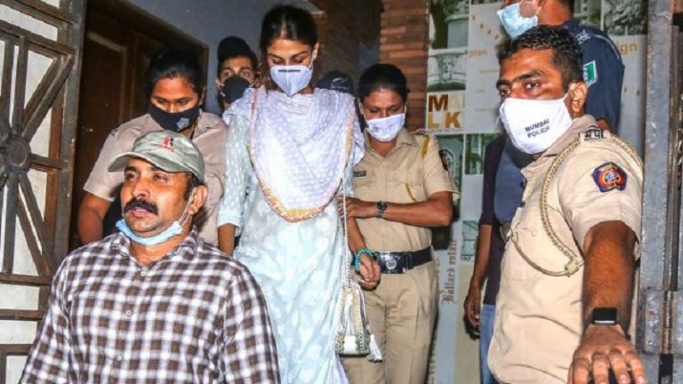 रिया चक्रवर्ती गिरफ्तार, NCB के सामने लिए 25 बॉलीवुड सितारों के नाम: बड़े ड्रग्स नेटवर्क का होगा खुलासा!