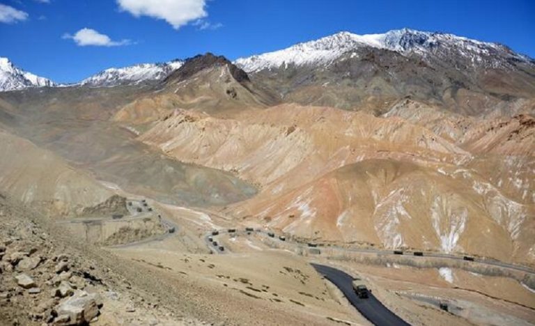 लद्दाख में 10 गुना तेजी से हो रहा है सड़क निर्माण, BRO ने उतारी 24*7 काम करने वाली भारी मशीनें