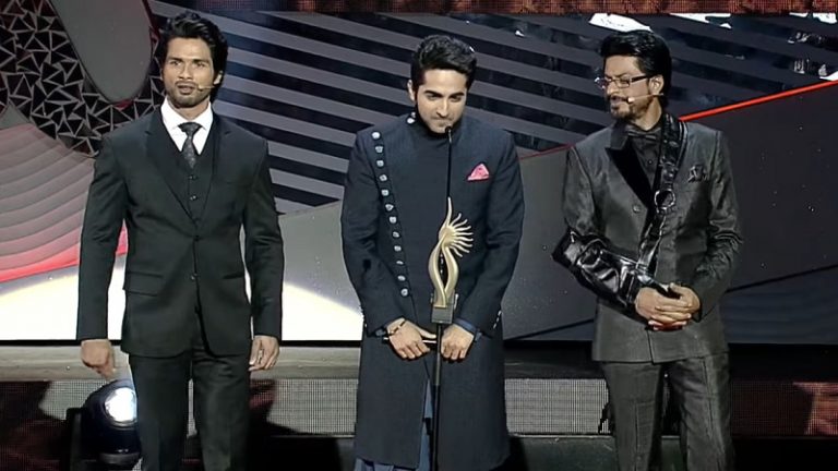 ‘ये न्यूकमर्स तो ऐसे निकल रहे हैं, जैसे बरसात में मेंढक- टर्र टर्र’: जब SRK ने आयुष्मान के सिर पर फोड़ दी थी बोतल