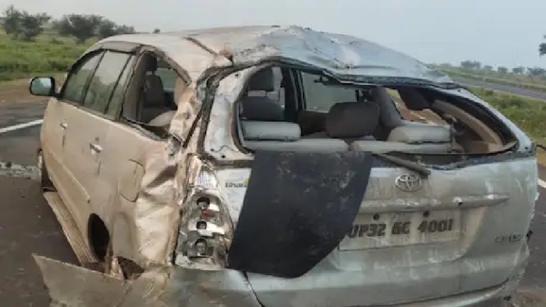 गैंगस्टर फिरोज अली की मौत, गाय को बचाने में UP पुलिस की गाड़ी पलटी: टोयोटा इनोवा से मुंबई से लखनऊ लाया जा रहा था