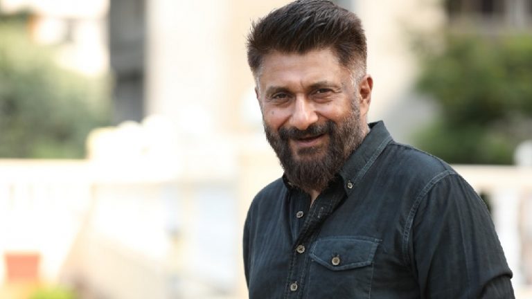 2 घंटे सड़क पर खड़े रहे विवेक अग्निहोत्री और उनकी पत्नी: पालघर पर आवाज़ उठाने की सज़ा, बताया क्या होता है ‘फासिज्म’