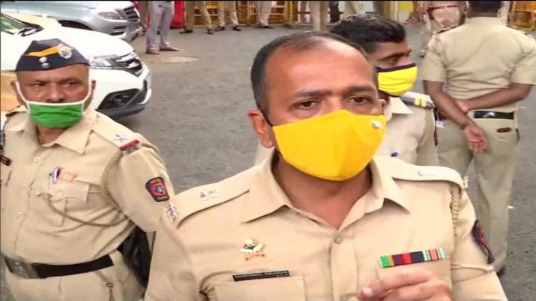 मीडिया अगर किसी भी सेलेब्रिटी की गाड़ी का पीछा करेगी तो मुंबई पुलिस गाड़ी जब्त कर ड्राइवर पर करेगी कार्रवाई: DCP