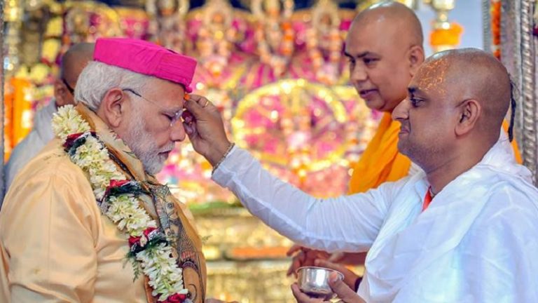 नरेंद्र मोदी: यह नाम लेते ही आपके जेहन में कैसी तस्वीर उभरती है?