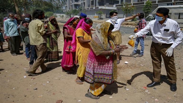 480000 स्वयंसेवक, 85701 स्थानों पर सेवा, 11055000 परिवारों को राशन: कोरोना के खिलाफ जंग में जन-जन के संग RSS