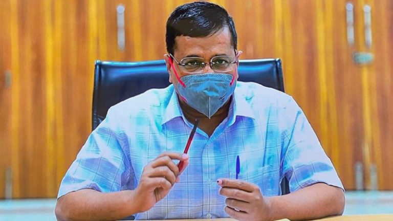 दिल्ली की जनता को मुफ्त कोरोना वैक्सीन देने को लेकर केजरीवाल ने नहीं दिखाया ‘इंट्रेस्ट’, कहा- ‘सोचेंगे’