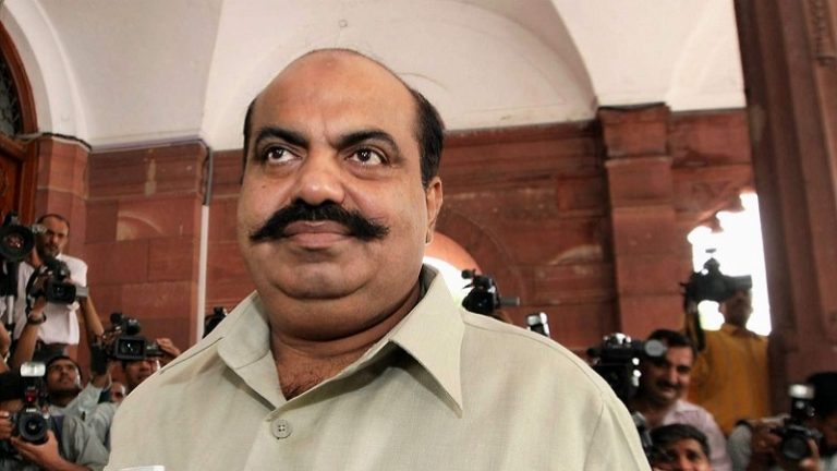 अतीक अहमद के 11 बैंक खातों को योगी सरकार ने किया सीज, ₹250 करोड़ की संपत्ति हो चुकी धूल