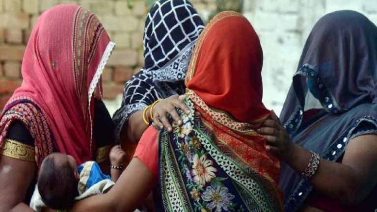 हाथरस: घूँघट काढ़े ‘भाभी’ बन नक्सली रह रही थी मृतका के घर, ‘ठाकुरों की बेटियों के रेप’ की दी थी धमकी