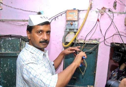 मुंबई के पावर कट पर बनाए जा रहे हैं मीम्स