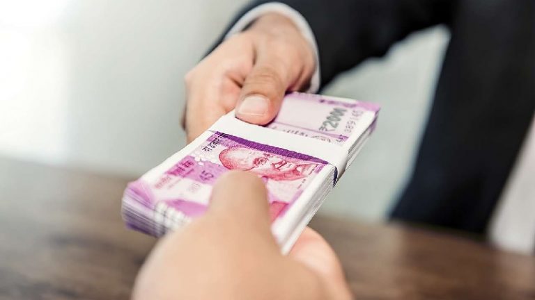 जो लॉकडाउन में छूट के बावजूद भी भरते रहे EMI, उन्हें सरकार दे रही है ब्याज का पैसा वापस