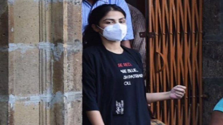 रिया चक्रवर्ती को बॉम्बे HC से मिली सशर्त बेल: भाई शौविक को रहना पड़ सकता है 20 अक्टूबर तक जेल
