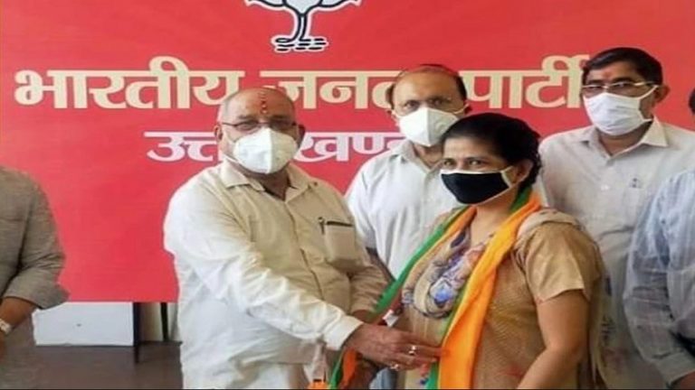 BJP में शामिल हुईं तीन तलाक के लिए आवाज उठाने वाली सायरा बानो, कहा- पार्टी का महिलाओं के प्रति दृष्टिकोण से प्रभावित