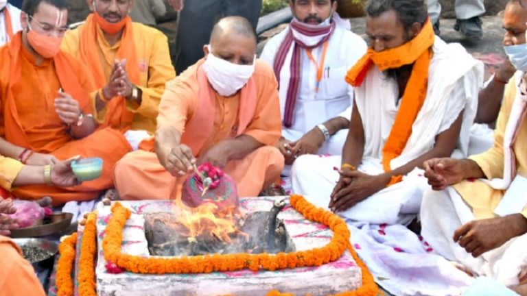 ‘प्रदेश के हर गाँव से अयोध्या जाने की सुविधा, सबको कराएँगे दर्शन’: CM योगी ने चित्रकूट में किया अखंड रामायण पाठ का शुभारम्भ