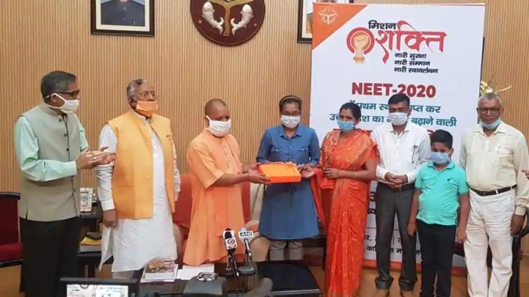 आकांक्षा और शोएब दोनों को 720 नंबर, बड़ी उम्र वाला शोएब टॉपर… CM योगी आकांक्षा को टॉपर बनाने के लिए ‘एक्शन’ में