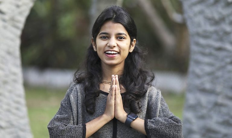 बिहार में ई बा: कुछ लोगों के निजी स्वार्थ और धंधे पर चोट है मैथिली ठाकुर का गाना