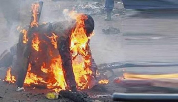 कुरान बांग्लादेश हत्या जलाया