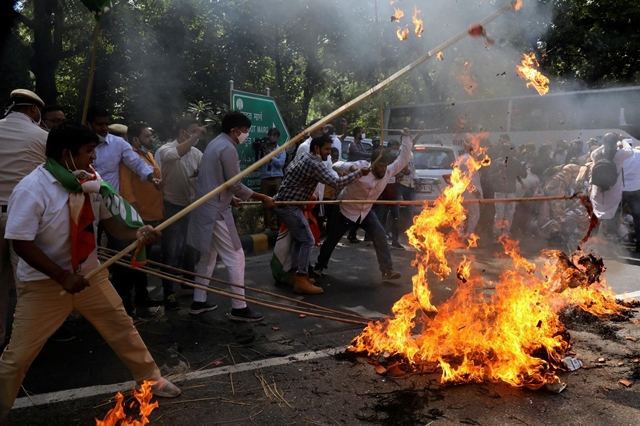 हाथरस के विरोध में प्रदर्शन